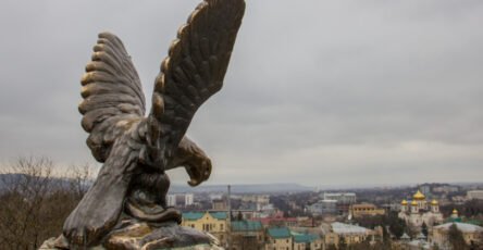 Орел в Пятигорске