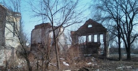 Руины дома в Ростове Великом