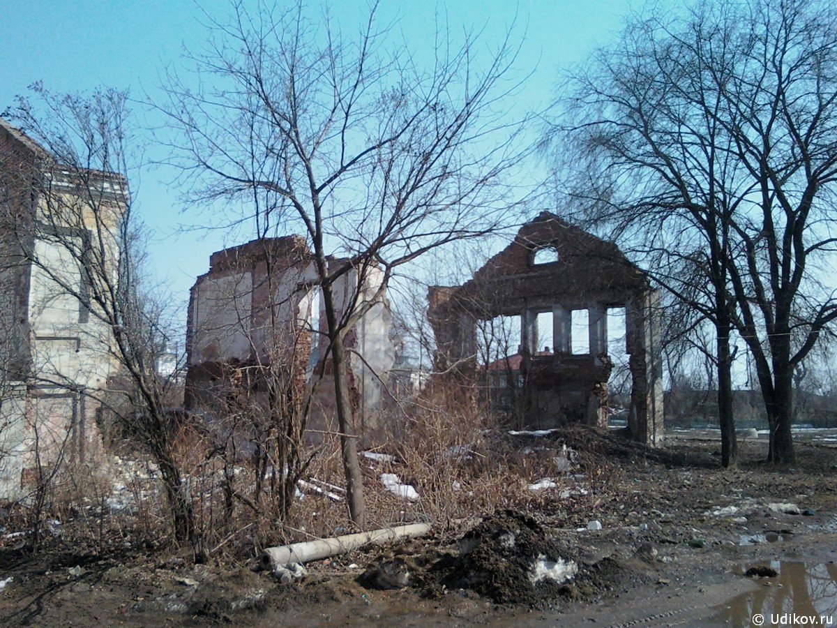 Руины дома в Ростове Великом