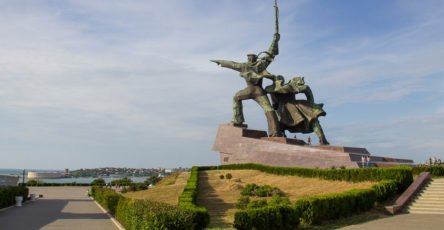 Памятник солдату и матросу в Севастополе