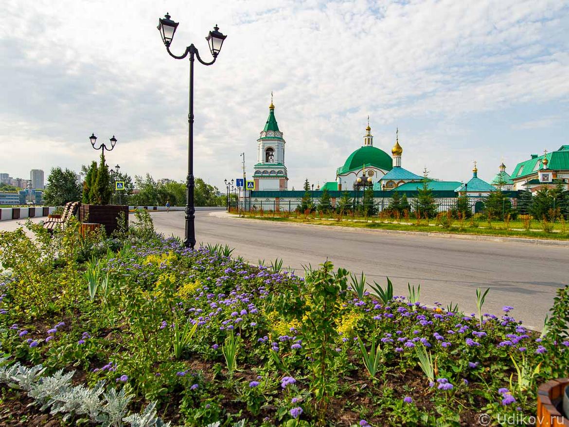 Цветы на Московской набережной Чебоксар
