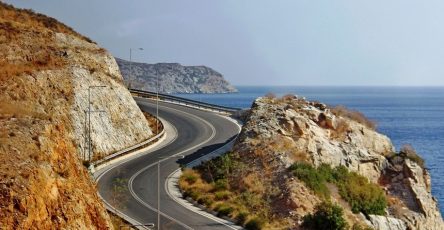 Дорога у моря Крит