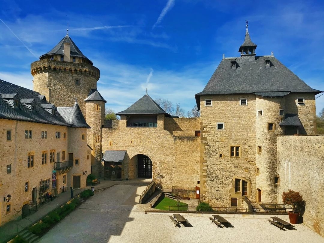 Замок Мальбрук Франция