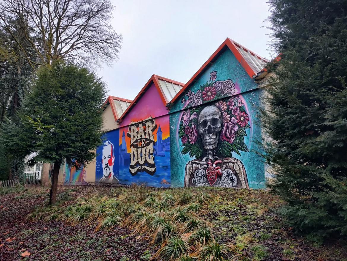 Граффити в парке