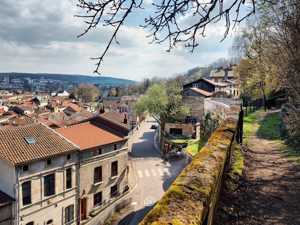 У стен Верхнего города БлД